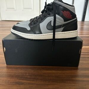 Jordan 1 mid shadow red size 8.5 OG a little use